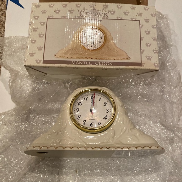 NIB & Vintage Mantle or Desktop Ceramic Clock - Picture 1 of 5